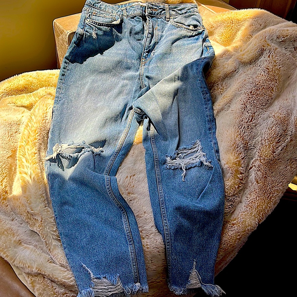 Zara jeans size 8 boyfriend ripped jeans. Purchases to wear once. Relaxed fit